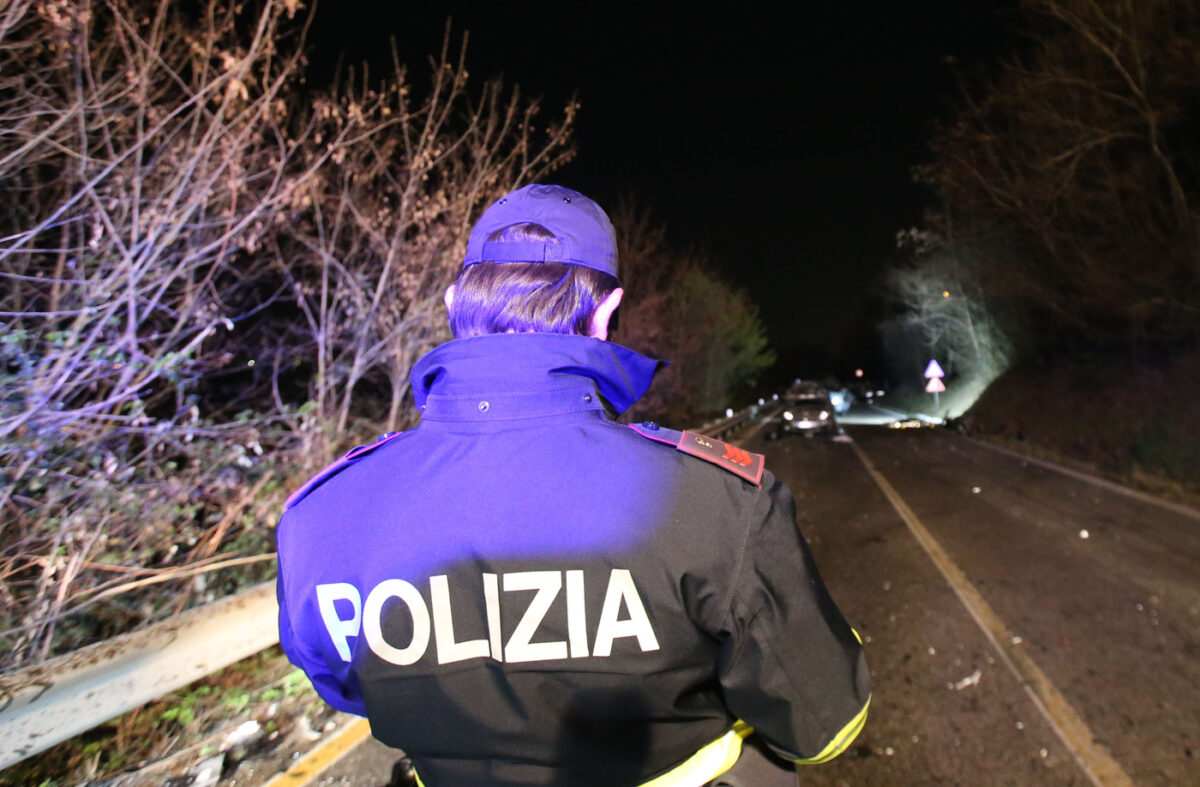 Chieti, scontro frontale tra due auto: 4 morti