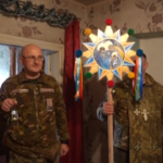 Ucraina, i soldati al fronte festeggiano il Natale