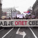 Serbia, più di 1000 studenti protestano davanti all’ufficio del procuratore a Belgrado