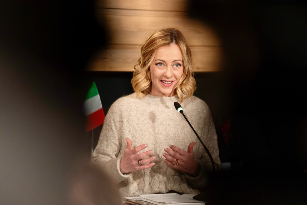 Natale, gli auguri di Giorgia Meloni: “Una giornata di gioia e serenità”