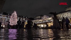 Natale, Londra si illumina per le feste