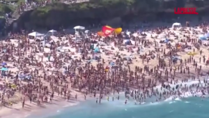 Australia, a Sydney il Natale si festeggia in spiaggia