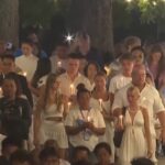 Thailandia, veglia con candele al memoriale dello tsunami
