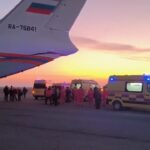 Kazakistan, aereo di linea precipita: i russi sopravvissuti tornano a Mosca