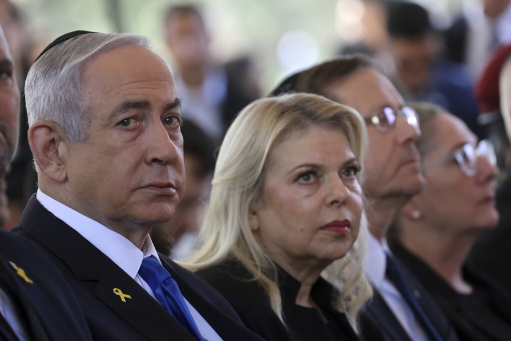 Israele, la procura chiede l’apertura di un’indagine sulla moglie di Netanyahu