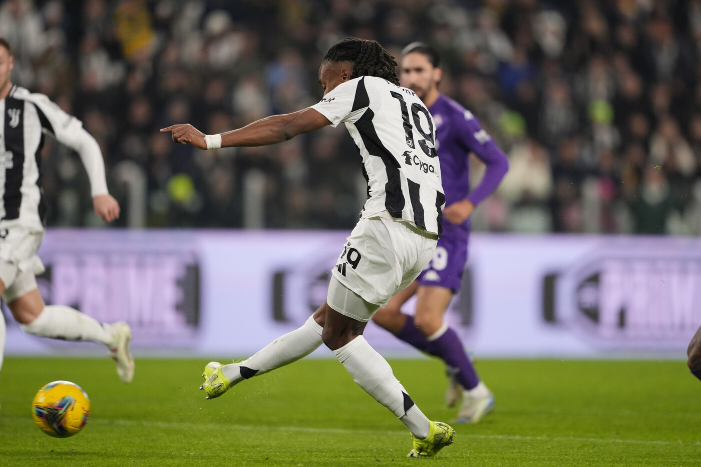 Juventus Fiorentina 2 2, Kean e Sottil rispondono a doppio Thuram