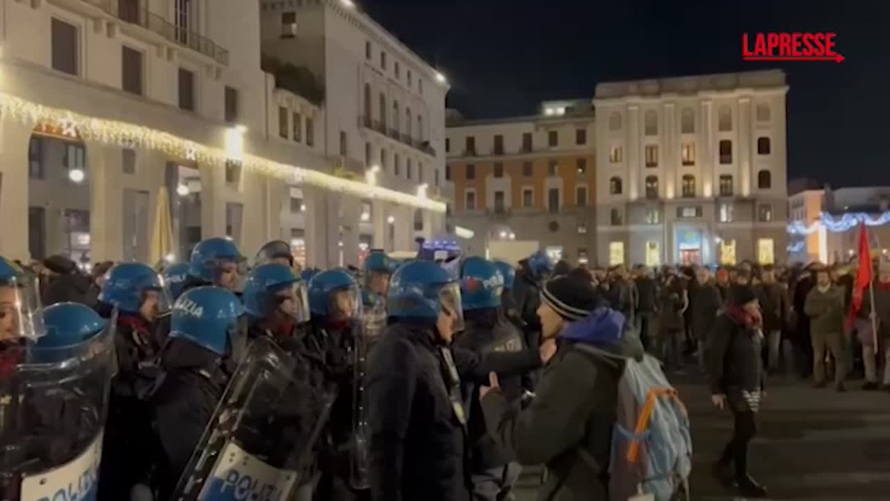 Brescia, scontri tra polizia e antifascisti