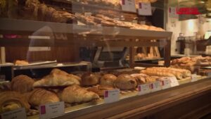 Schizza il prezzo del burro, a rischio i croissant francesi: l’allarme