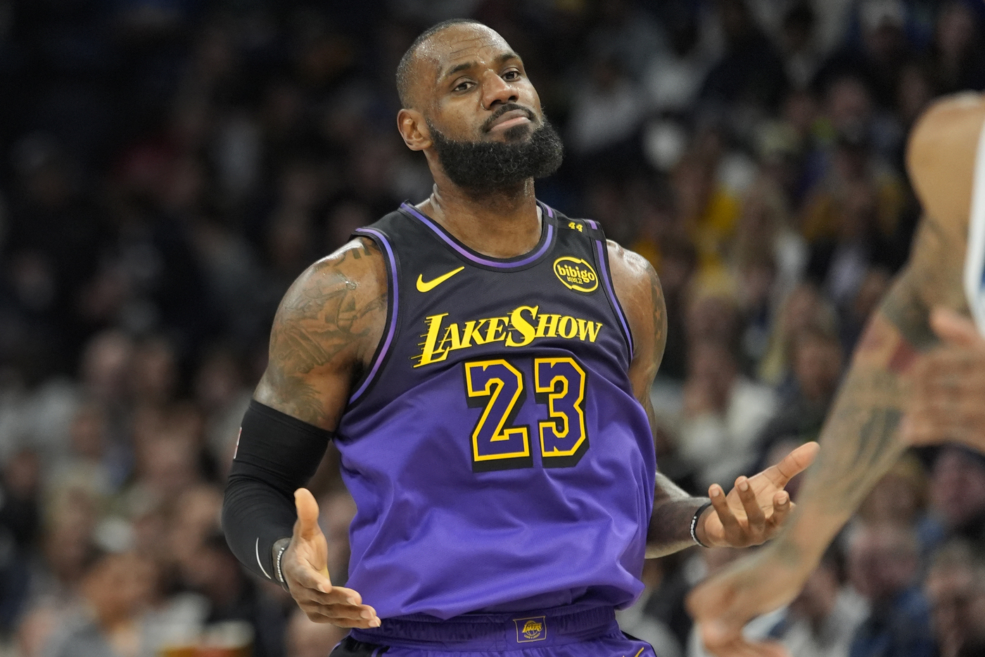 LeBron James compie 40 anni, ‘ma non fatemi sentire vecchio’ LeBron James compie 40 anni, ‘ma non fatemi sentire vecchio’