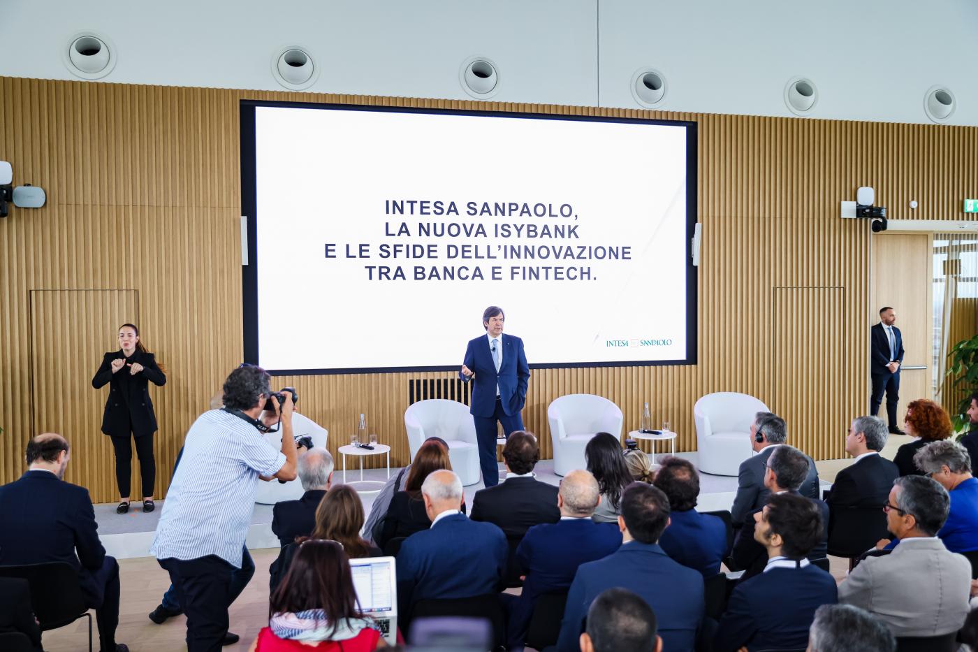 Intesa Sanpaolo prima in Eurozona per capitalizzazione