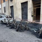 Auto e moto in fiamme a Roma, intossicata una donna