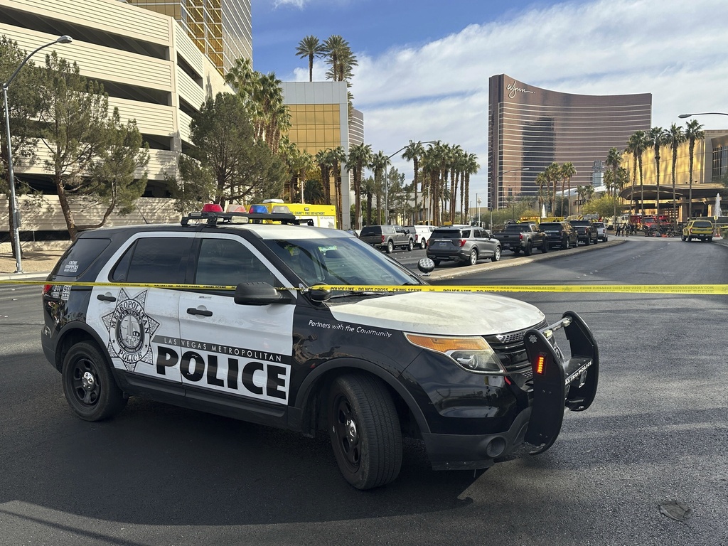 Usa, esplode Cybertruck Tesla fuori dal Trump Hotel di Las Vegas: un morto