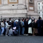 Giubileo 2025, Santa Maria Maggiore gremita di pellegrini per l’apertura della quarta Porta Santa