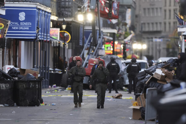 New Orleans, auto su folla: 10 morti. Ucciso il killer. Fbi: “Era ex militare Usa e aveva bandiera dell’Isis”