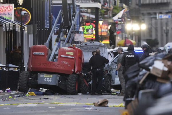 New Orleans - Veicolo sulla folla almeno 10 morti