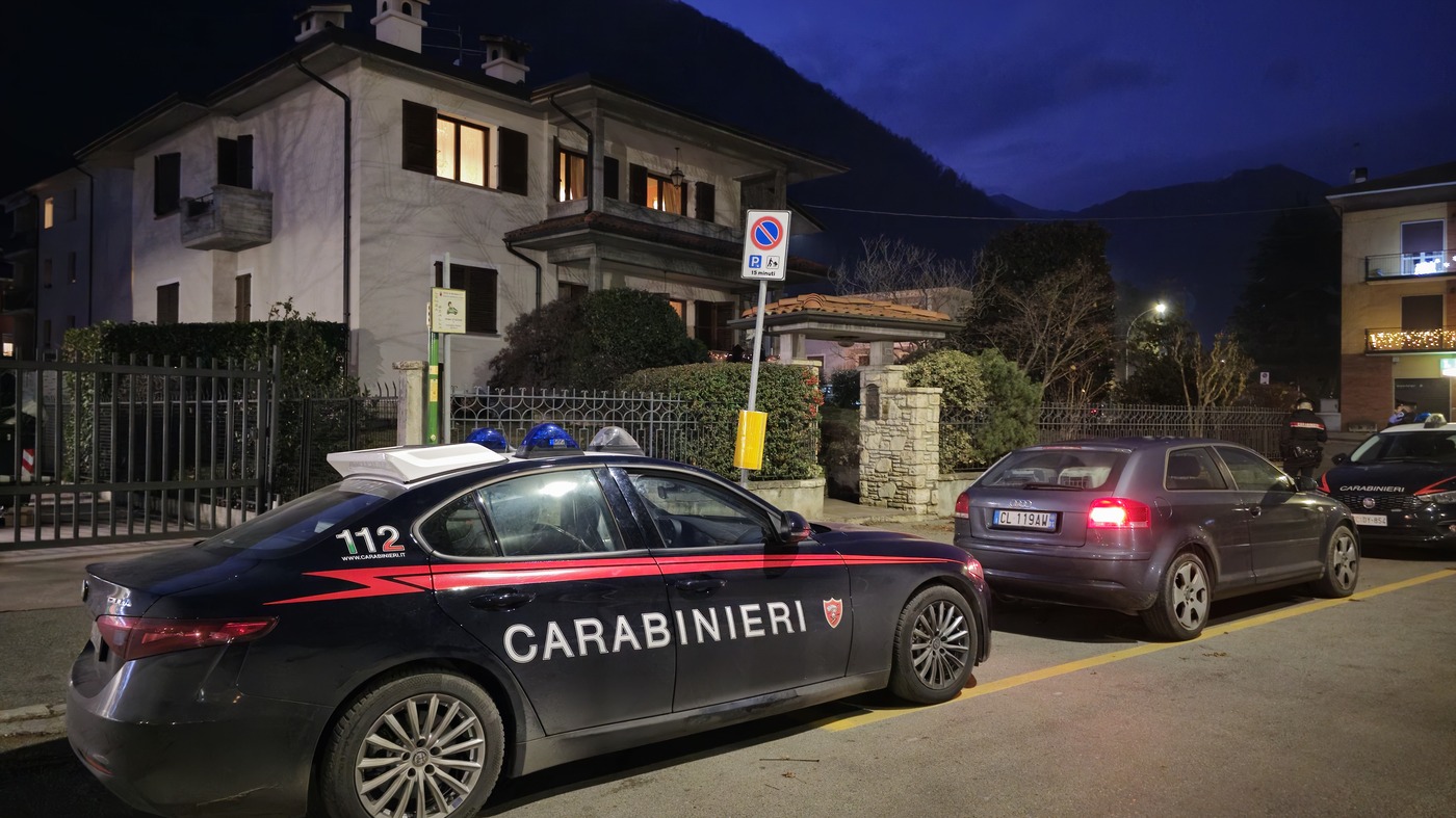 Brescia, bambina ferita da pistola: padre indagato