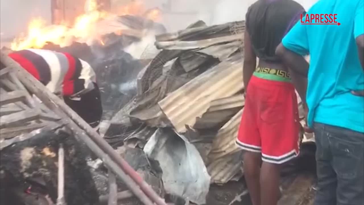 Ghana, maxi incendio in mercato ad Accra