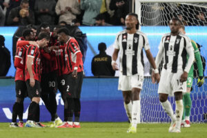 Ascolti Tv ieri 3 gennaio, 6.6 mln Juventus-Milan, 5.3 mln Affari Tuoi