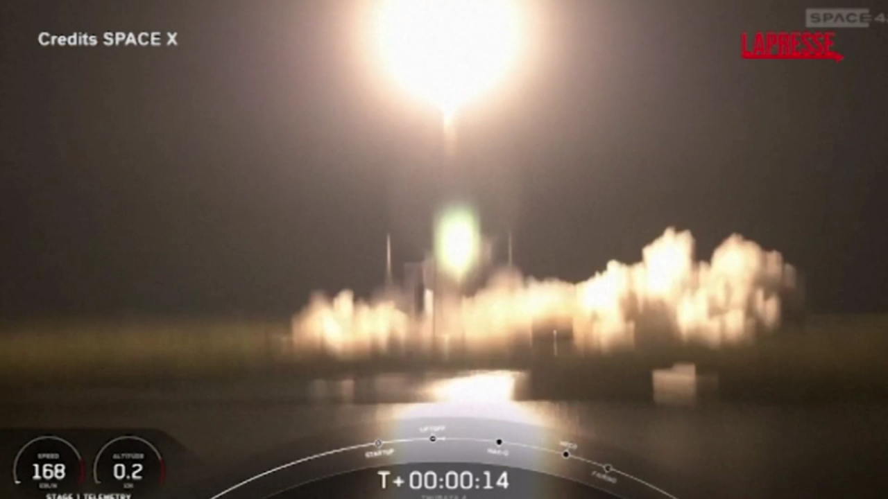 SpaceX inaugura il 2025: il Falcon 9 porta in orbita il satellite Thuraya 4