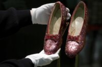 Asta a ondra per le scarpe di Judy Garland indossate ne Il Mago di Oz