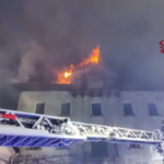 Belluno, incendio devasta tre case e un fienile: venti evacuati