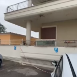 Roma, bomba esplode a casa di pregiudicato: palazzina semidistrutta