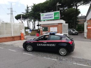 Napoli, aggredisce medico per lunga attesa: arrestata