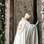Giubileo 2025, aperta la Porta Santa a San Paolo fuori le Mura