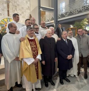 Mattarella a sorpresa a Caivano: messa nella Chiesa di Parco Verde