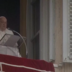 Papa Francesco: “Basta colpire scuole e ospedali, guerra è sempre una sconfitta”