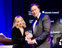 Giorgia Meloni con Elon Musk riceve il premio Global Citizen Awards a New York