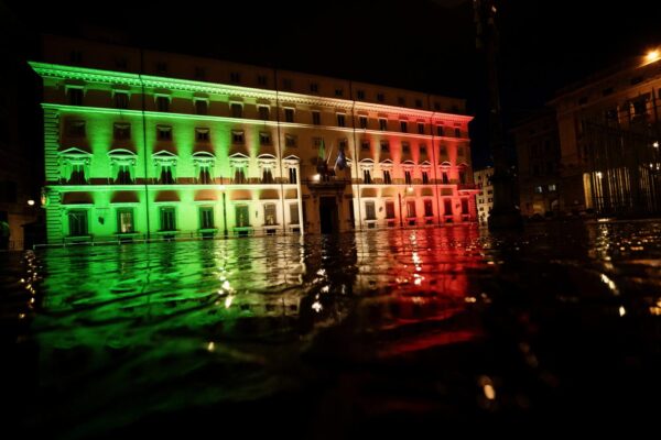 Palazzo Chigi si veste di Tricolore