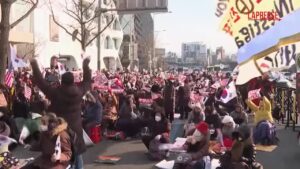 Sud Corea, proteste vicino alla residenza del presidente Yoon