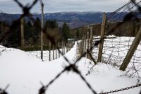 Il presidente Emmanuel Macron visita il campo di concentramento della seconda guerra mondiale di Natzweiler Struthof