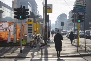 Milano - Fiori e striscione devastati sul luogo dove ha perso la vita il giovane Ramy