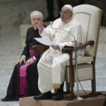 Papa Francesco: “Troppi bambini sfruttati da un’economia che brucia la speranza”