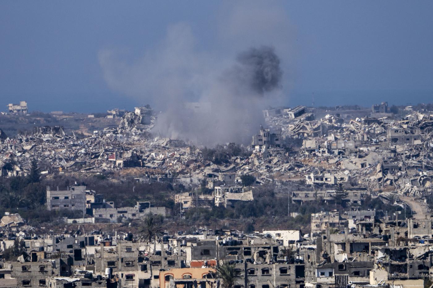 Gaza, ritrovati i corpi di due ostaggi: sono padre e figlio