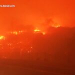 Incendio Los Angeles, bruciano le case a Pacific Palisades