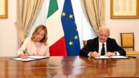 Il Presidente del Consiglio Giorgia Meloni durante la firma accordo PNRR con Regione Campania