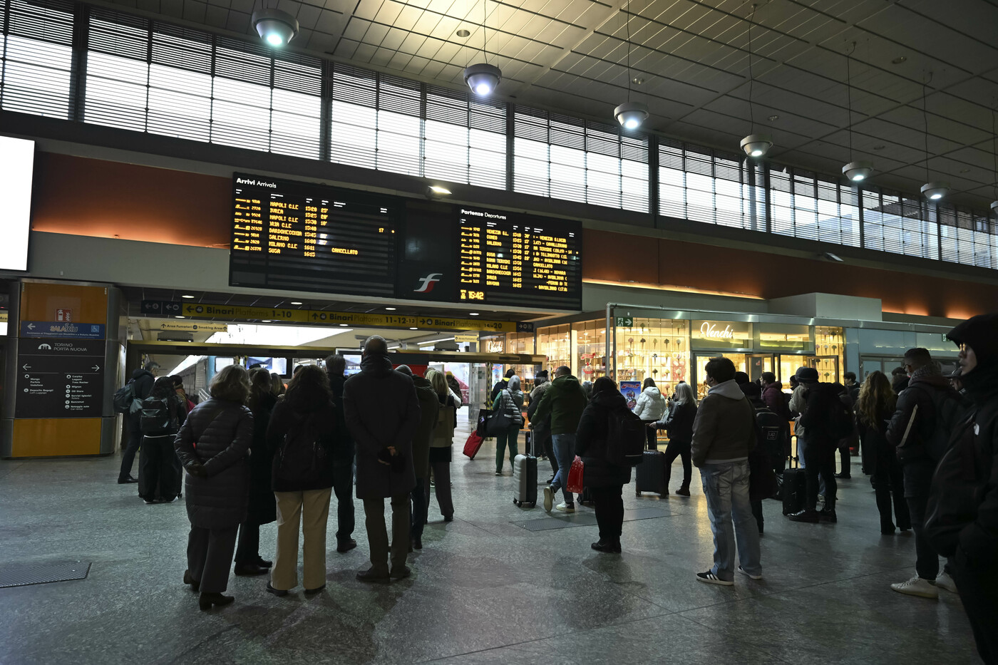 Sciopero 10 gennaio 2025, a rischio treni, bus e aerei