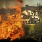 Incendi Los Angeles, cinque morti e fiamme a Hollywood. Sceriffo: “Numero vittime salirà”