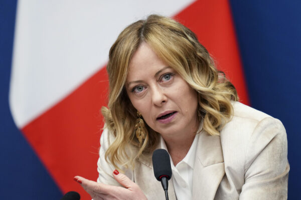 La premier italiana Giorgia Meloni arriva a Roma per partecipare alla conferenza stampa di fine anno