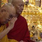 Terremoto in Tibet, migliaia di persone alla cerimonia del Dalai Lama per commemorare le vittime