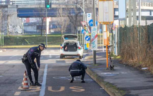 Milano - Incidente monopattino