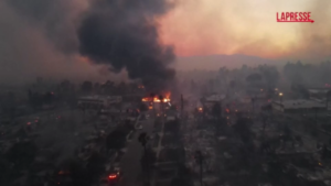 Incendi Los Angeles, quel che resta di Altadena: la devastazione ripresa dal drone