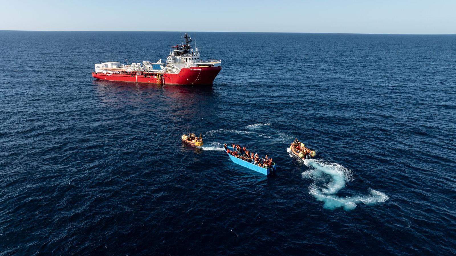 migranti la nave di emergency recupera 2 cadaveri al largo della libia