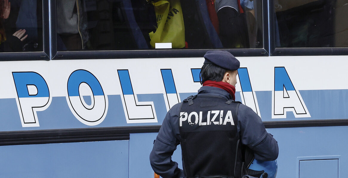 Varese, proteste e insulti contro la polizia a Busto Arsizio: anche cori per Ramy