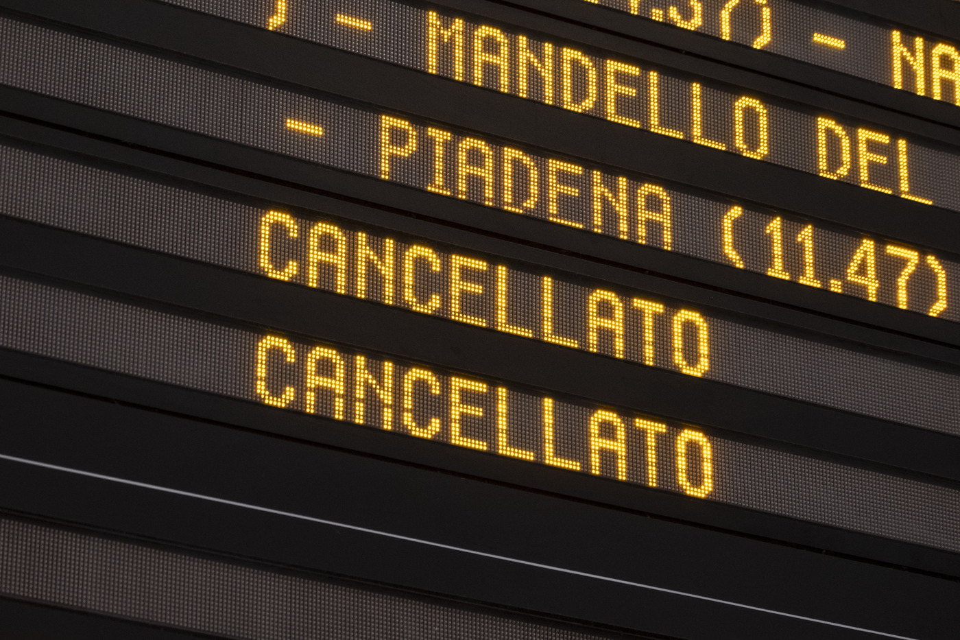 Treni, su Nodo di Milano circolazione sospesa per verifiche