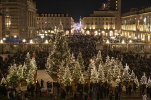 Torino, accensione dell'Albero di Natale di Palazzo Civico e inaugurazione del Boschetto di Natale in Piazzetta Reale