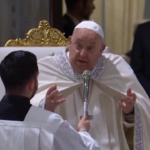 Papa Francesco battezza 21 bambini nella Cappella Sistina
